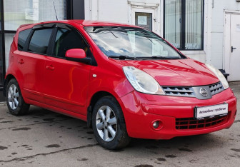 Подержанный автомобиль Nissan Note 2008 года (3 фото)