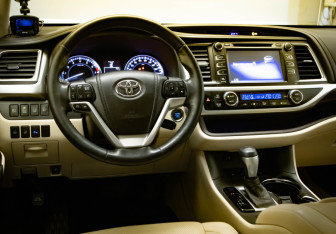 Подержанный автомобиль Toyota Highlander 2014 года (9 фото)
