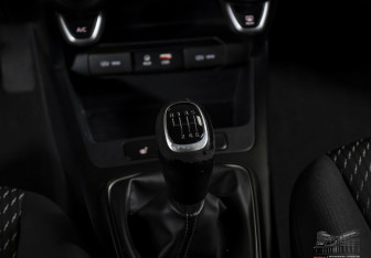 Подержанный автомобиль Kia Rio Sedan 2018 года (14 фото)