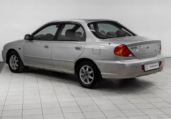 Подержанный автомобиль Kia Spectra Sedan 2006 года (6 фото)
