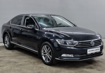 Подержанный автомобиль Volkswagen Passat Sedan 2017 года (3 фото)