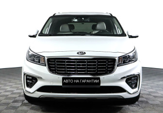 Подержанный автомобиль Kia Carnival 2019 года (2 фото)