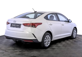Подержанный автомобиль Hyundai Solaris Sedan 2021 года (5 фото)