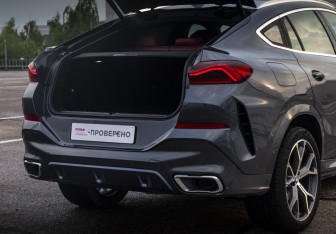Подержанный автомобиль BMW X6 2021 года (26 фото)
