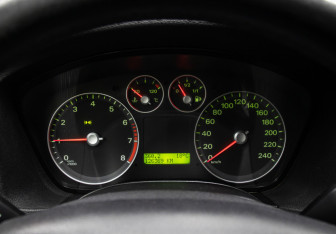 Подержанный автомобиль Ford Focus Sedan 2006 года (7 фото)