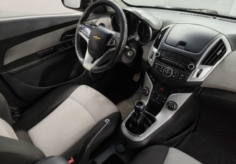 Подержанный автомобиль Chevrolet Cruze Sedan 2014 года (11 фото)