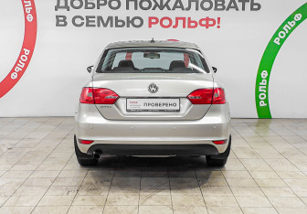 Подержанный автомобиль Volkswagen Jetta Sedan 2012 года (5 фото)
