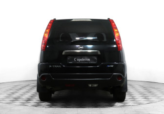 Подержанный автомобиль Nissan X-Trail 2010 года (6 фото)