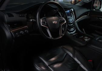 Подержанный автомобиль Cadillac Escalade Suv 2018 года (17 фото)