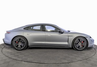 Подержанный автомобиль Porsche Taycan 2021 года (4 фото)
