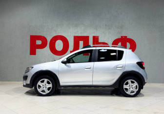 Подержанный автомобиль Renault Sandero 2018 года (6 фото)