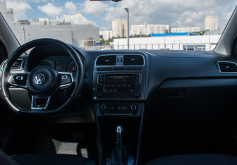 Подержанный автомобиль Volkswagen Polo Sedan 2019 года (13 фото)
