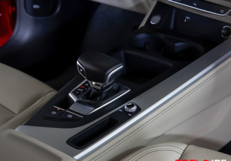 Подержанный автомобиль Audi A4 Sedan 2022 года (19 фото)