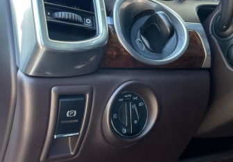 Подержанный автомобиль Porsche Cayenne 2012 года (17 фото)