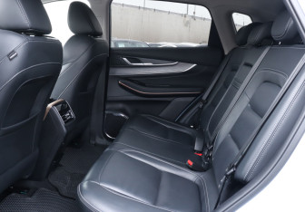 Подержанный автомобиль Exeed LX 2023 года (10 фото)