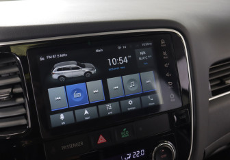 Подержанный автомобиль Mitsubishi Outlander 2022 года (10 фото)