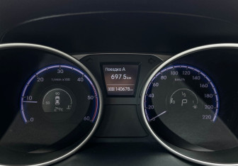 Подержанный автомобиль Hyundai ix35 2011 года (11 фото)
