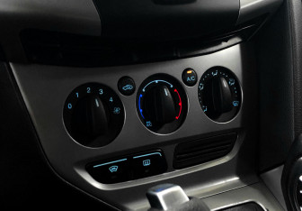 Подержанный автомобиль Ford Focus Hatchback 2014 года (15 фото)