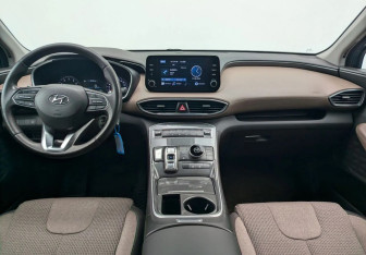 Подержанный автомобиль Hyundai Santa Fe 2021 года (9 фото)