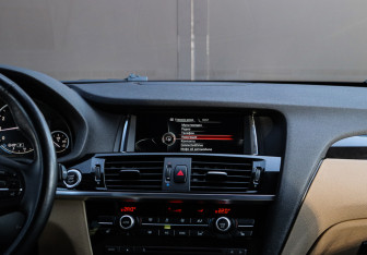 Подержанный автомобиль BMW X3 2015 года (10 фото)