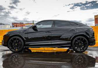 Подержанный автомобиль Lamborghini Urus 2020 года (8 фото)