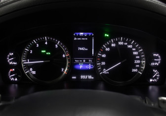 Подержанный автомобиль Lexus LX 2016 года (13 фото)