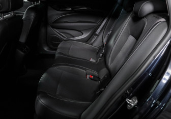 Подержанный автомобиль Opel Insignia Liftback 2019 года (10 фото)