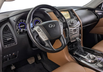 Подержанный автомобиль Infiniti QX80 2019 года (15 фото)