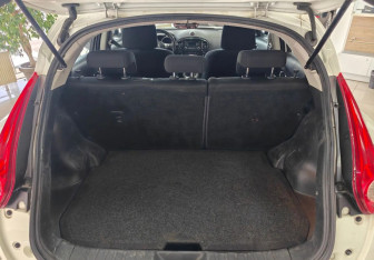 Подержанный автомобиль Nissan Juke 2012 года (16 фото)