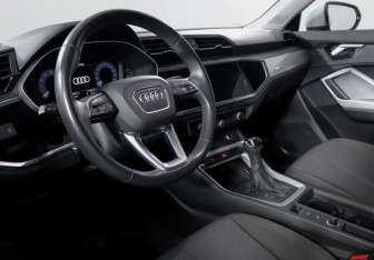 Подержанный автомобиль Audi Q3 2020 года (14 фото)