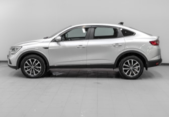 Подержанный автомобиль Renault Arkana 2021 года (8 фото)