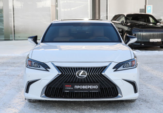 Подержанный автомобиль Lexus ES 2021 года (2 фото)