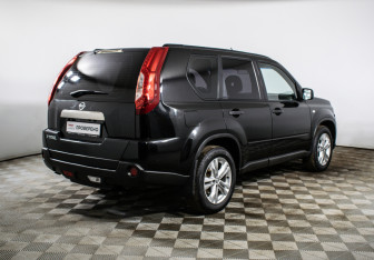 Подержанный автомобиль Nissan X-Trail 2013 года (5 фото)