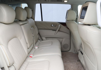 Подержанный автомобиль Infiniti QX80 2015 года (24 фото)