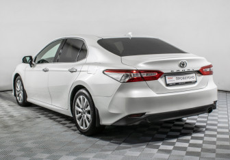 Подержанный автомобиль Toyota Camry Sedan 2019 года (7 фото)