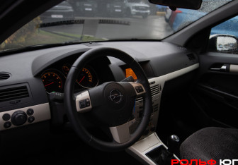 Подержанный автомобиль Opel Astra Wagon 2007 года (10 фото)