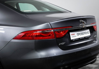 Подержанный автомобиль Jaguar XF Sedan 2017 года (11 фото)