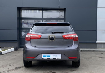 Подержанный автомобиль Kia Rio Hatchback 2013 года (6 фото)