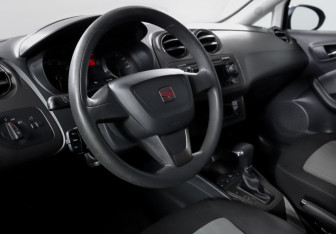 Подержанный автомобиль SEAT Ibiza Hatchback 2012 года (14 фото)