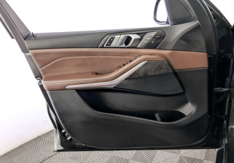 Подержанный автомобиль BMW X5 2019 года (19 фото)