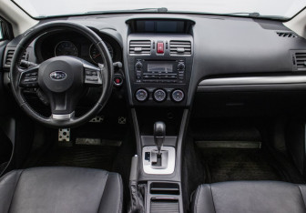Подержанный автомобиль Subaru XV 2013 года (13 фото)