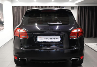 Подержанный автомобиль Porsche Cayenne 2012 года (5 фото)