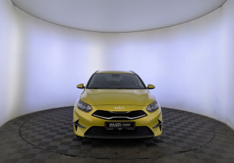 Подержанный автомобиль Kia Ceed Wagon 2021 года (2 фото)