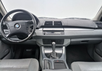 Подержанный автомобиль BMW X5 2003 года (13 фото)