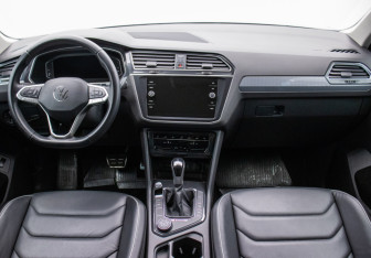 Подержанный автомобиль Volkswagen Tiguan 2021 года (14 фото)