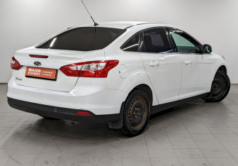 Подержанный автомобиль Ford Focus Sedan 2012 года (5 фото)