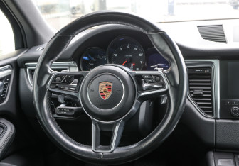 Подержанный автомобиль Porsche Macan 2017 года (16 фото)
