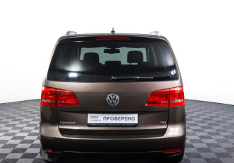 Подержанный автомобиль Volkswagen Touran 2013 года (6 фото)