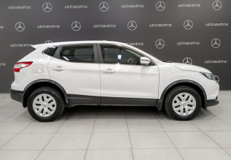 Подержанный автомобиль Nissan Qashqai 2015 года (4 фото)