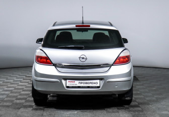 Подержанный автомобиль Opel Astra Hatchback 2007 года (6 фото)